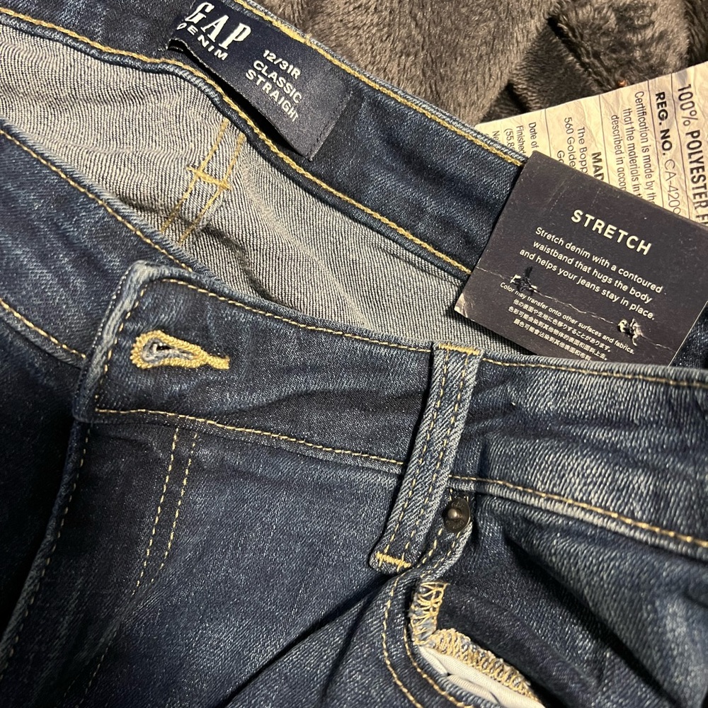 Brand new with tags, gap classic straight fit size 12/31r
